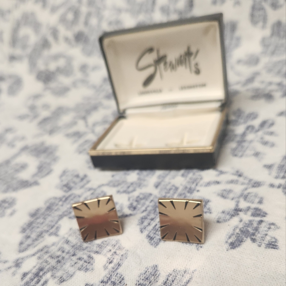 SWANK Gold Square Cufflinks - Picture 7 of 11